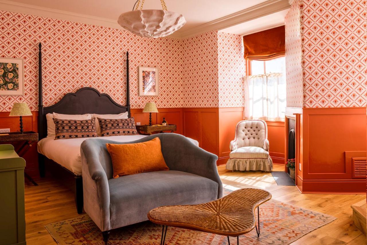 The Mitre, Hampton Court Hotel Kingston upon Thames  Exterior photo A bedroom at The Mitre