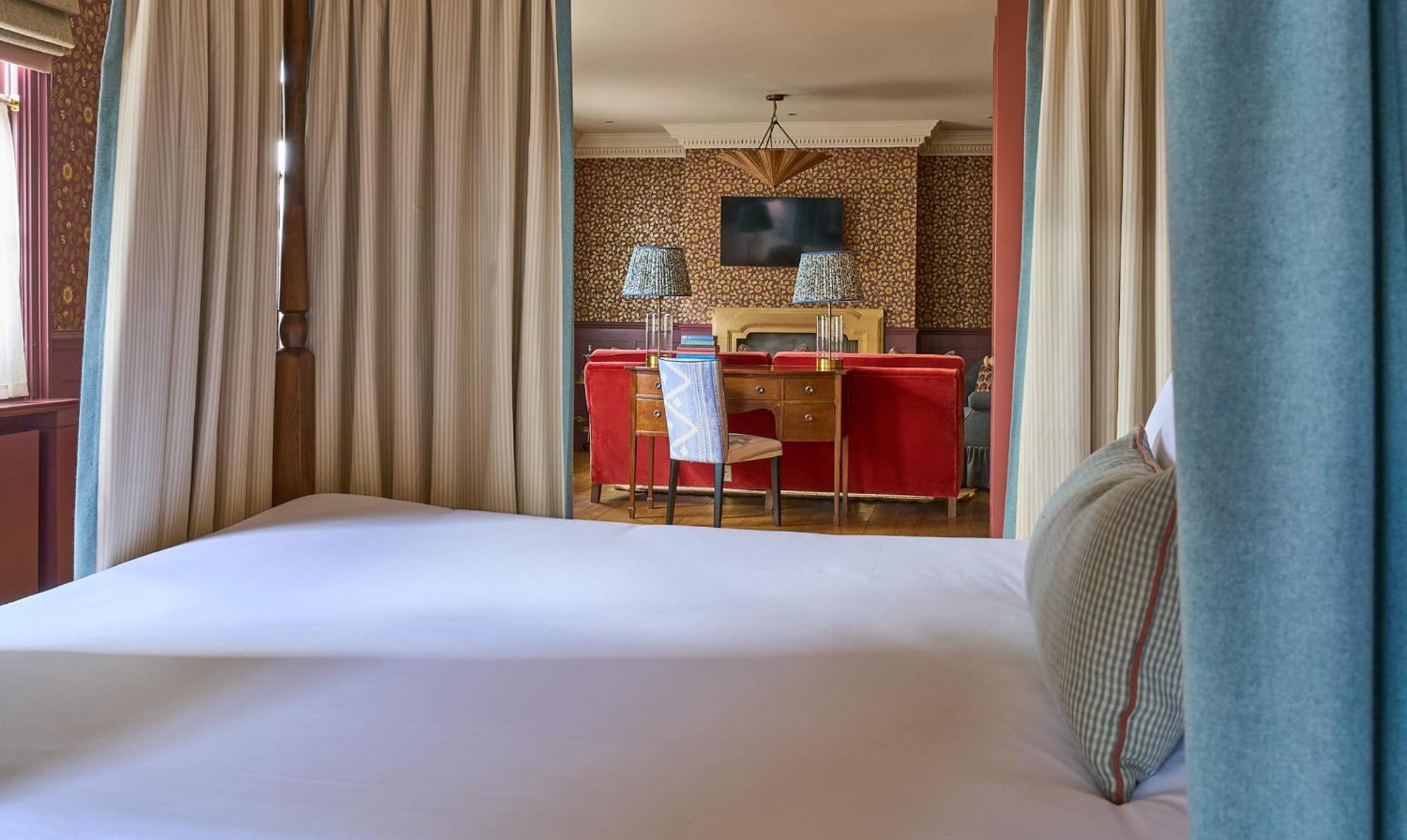 The Mitre, Hampton Court Hotel Kingston upon Thames  Exterior photo A room at the hotel